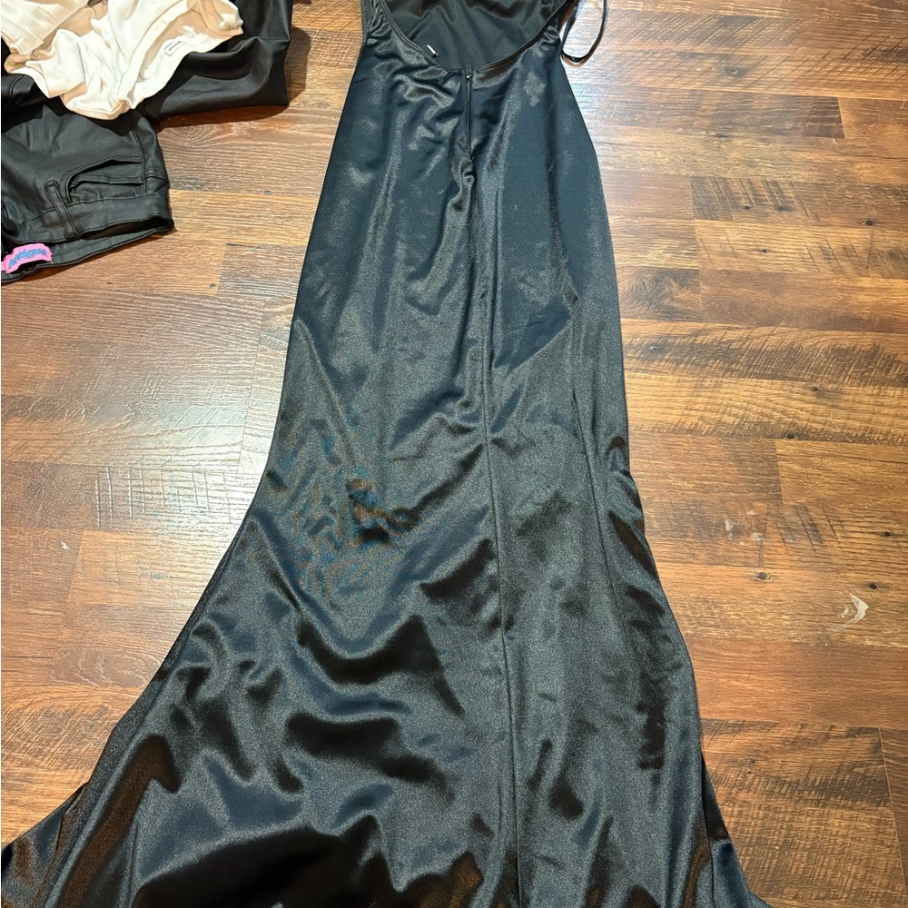 Windsor Sleek Black Prom Dress